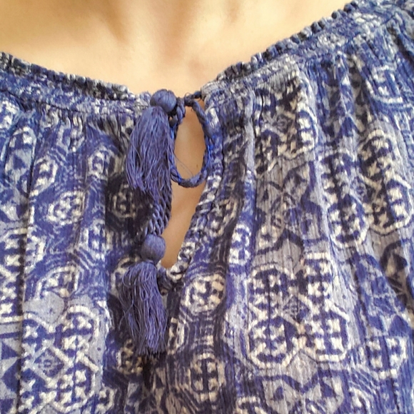 Slight Crop Long Sleeve Peasant Top - Picture 4 of 6